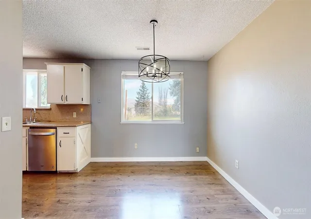 Photo 3 of Single family home for sale at 733 Ridge Pl, Omak, WA 98841 | MLS# NWM2552365 | Listing updated on 2026-09-22