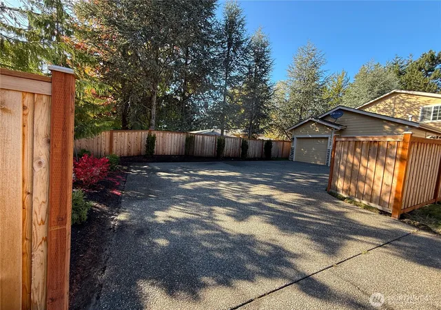 Photo 4 of Single family home for sale at 11526 NE 116th Street, Kirkland, WA 98034 | MLS# NWM2552369 | Listing updated on 2026-10-02