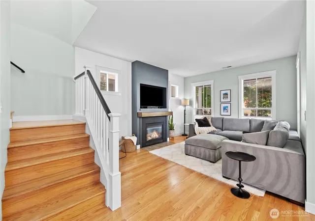 Photo 3 of Sale Pending at 34743 Se Ridge St, Snoqualmie, WA 98065 | MLS# NWM2552379 | Listing updated on 2026-09-25