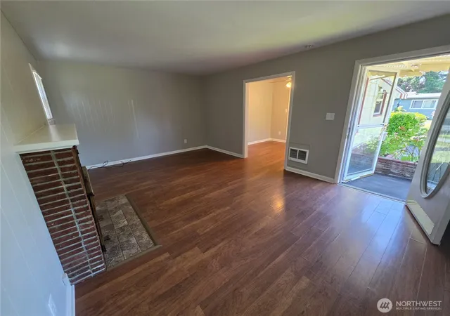 Photo 3 of Single family home for sale at 520 28th Avenue, Longview, WA 98632 | MLS# NWM2552388 | Listing updated on 2026-09-22