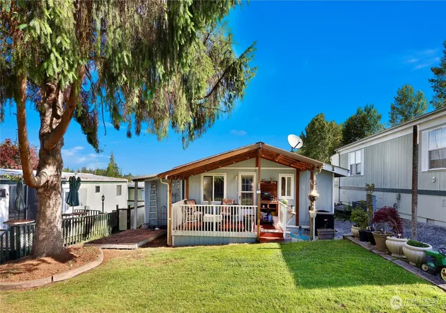 Photo 3 of Manufactured home for sale at 1200 Lincoln St #154, Bellingham, WA 98229 | MLS# NWM2552397 | Listing updated on 2026-10-02