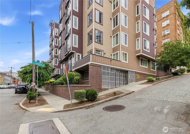Photo 3 of Condo for sale at 124 Bellevue Ave E #601, Seattle, WA 98102 | MLS# NWM2552398 | Listing updated on 2026-09-29