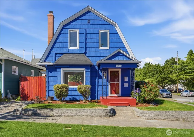 Photo 3 of Sale Pending at 701 N M St, Tacoma, WA 98403 | MLS# NWM2552408 | Listing updated on 2026-09-30