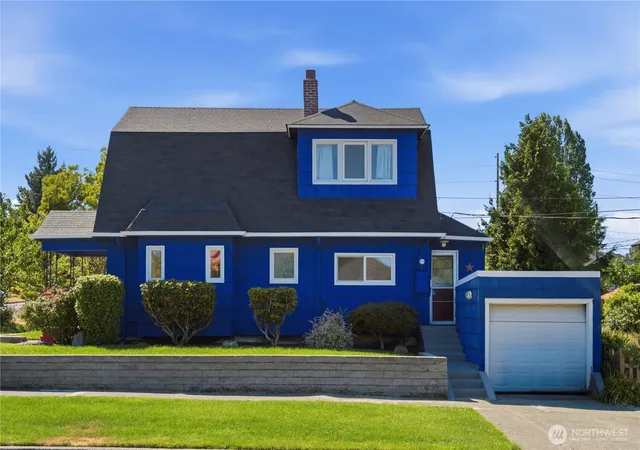 Photo 3 of Sale Pending at 701 N M St, Tacoma, WA 98403 | MLS# NWM2552408 | Listing updated on 2026-09-30