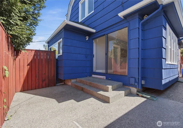 Photo 4 of Sale Pending at 701 N M St, Tacoma, WA 98403 | MLS# NWM2552408 | Listing updated on 2026-09-30