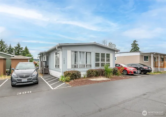 Photo 2 of Manufactured home for sale at 210 37th Street Se #100, Auburn, WA 98002 | MLS# NWM2552416 | Listing updated on 2026-09-22