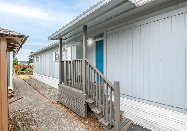 Photo 3 of Manufactured home for sale at 210 37th Street Se #100, Auburn, WA 98002 | MLS# NWM2552416 | Listing updated on 2026-09-22