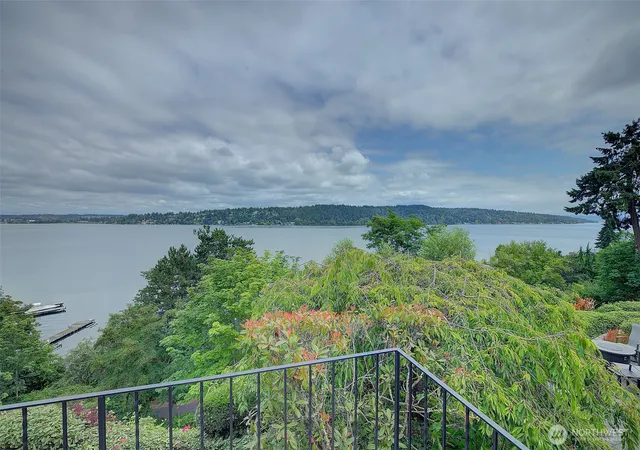 Photo 4 of Single family home for sale at 14820 39th Avenue NE, Lake Forest Park, WA 98155 | MLS# NWM2552444 | Listing updated on 2026-09-30