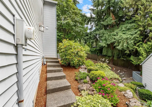 Photo 3 of Townhouse for sale at 11306 101st Place NE #1306, Kirkland, WA 98033 | MLS# NWM2552471 | Listing updated on 2026-09-22