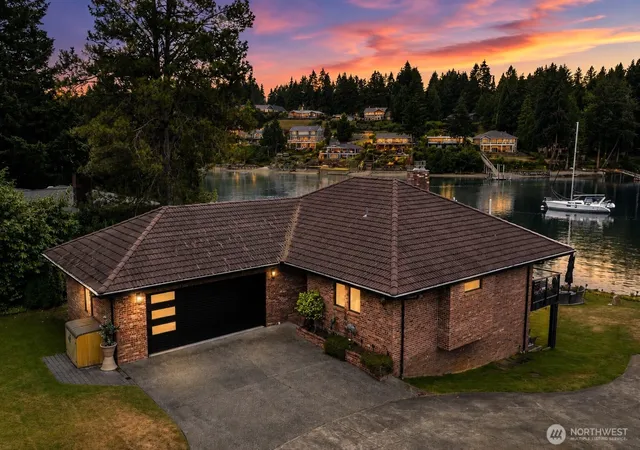Photo 2 of Sale Pending at 3510 E Bay Dr Nw, Gig Harbor, WA 98335 | MLS# NWM2552486 | Listing updated on 2026-09-25