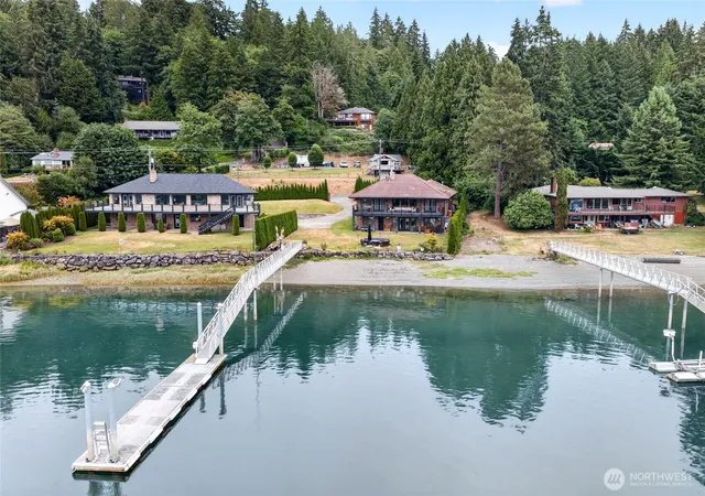 Photo 3 of Sale Pending at 3510 E Bay Dr Nw, Gig Harbor, WA 98335 | MLS# NWM2552486 | Listing updated on 2026-09-25