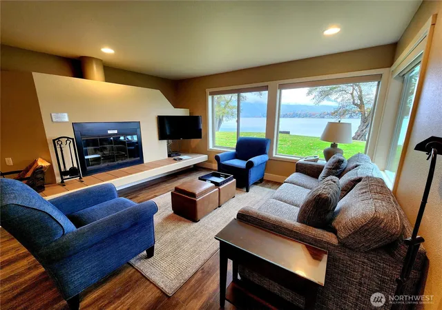 Photo 1 of Single family home for sale at 1 Beach 589 C, Chelan, WA 98816 | MLS# NWM2552490 | Listing updated on 2026-09-22