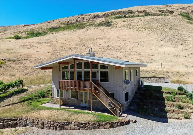 Photo 1 of Single family home for sale at 7400 Colockum Rd, Malaga, WA 98828 | MLS# NWM2552515 | Listing updated on 2026-10-01