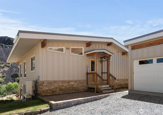 Photo 2 of Single family home for sale at 7400 Colockum Rd, Malaga, WA 98828 | MLS# NWM2552515 | Listing updated on 2026-10-01