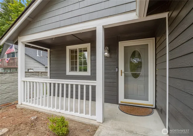 Photo 4 of Single family home for sale at 3320 College St SE, Lacey, WA 98503 | MLS# NWM2552562 | Listing updated on 2026-09-22