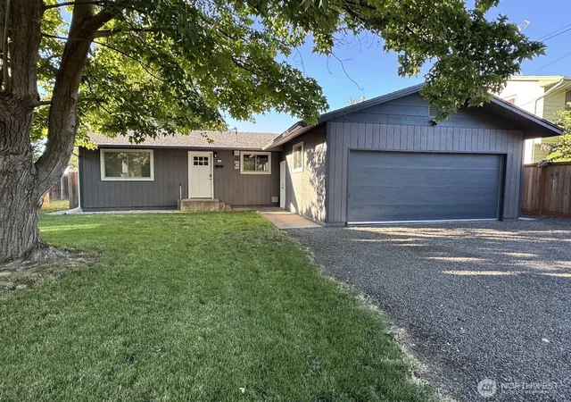 Photo 1 of Single family home for sale at 424 Sw 3rd Street, College Place, WA 99324 | MLS# NWM2552569 | Listing updated on 2026-09-22