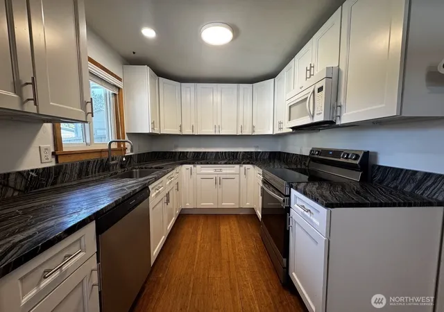 Photo 2 of Single family home for sale at 424 Sw 3rd Street, College Place, WA 99324 | MLS# NWM2552569 | Listing updated on 2026-09-22