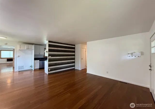 Photo 4 of Single family home for sale at 424 SW 3rd Street, College Place, WA 99324 | MLS# NWM2552569 | Listing updated on 2026-09-22