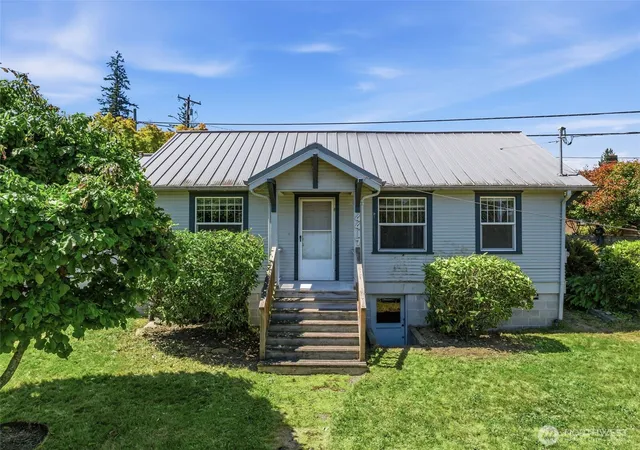 Photo 1 of Sale Pending at 4417 Seahurst Ave, Everett, WA 98203 | MLS# NWM2552612 | Listing updated on 2026-10-02