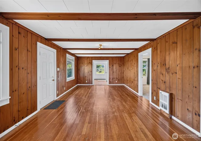 Photo 4 of Sale Pending at 4417 Seahurst Ave, Everett, WA 98203 | MLS# NWM2552612 | Listing updated on 2026-10-02