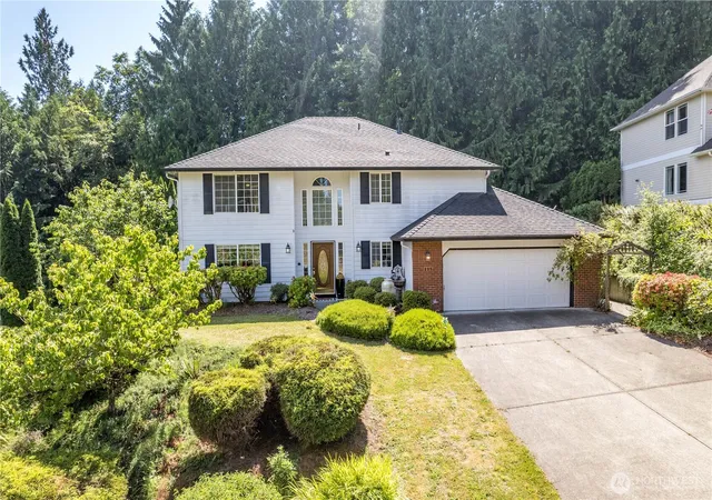 Photo 2 of Single family home for sale at 215 W St James Pl, Longview, WA 98632 | MLS# NWM2552637 | Listing updated on 2026-09-22