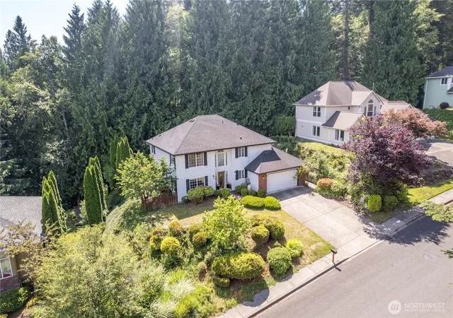 Photo 3 of Single family home for sale at 215 W St James Pl, Longview, WA 98632 | MLS# NWM2552637 | Listing updated on 2026-09-22