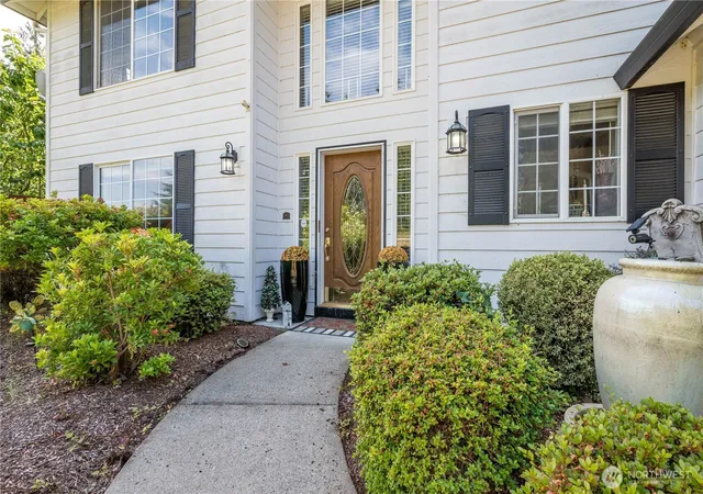 Photo 3 of Single family home for sale at 215 W St James Pl, Longview, WA 98632 | MLS# NWM2552637 | Listing updated on 2026-09-22