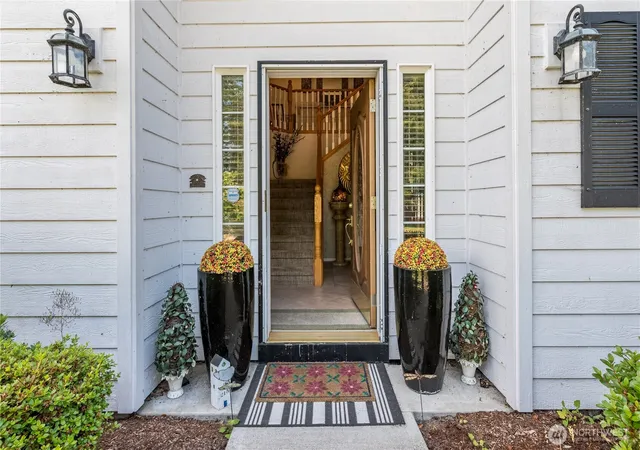 Photo 4 of Single family home for sale at 215 W St James Pl, Longview, WA 98632 | MLS# NWM2552637 | Listing updated on 2026-09-22