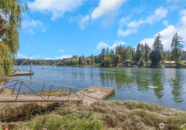 Photo 2 of Single family home for sale at 4320 Shore Dr Nw, Gig Harbor, WA 98335 | MLS# NWM2552651 | Listing updated on 2026-09-29