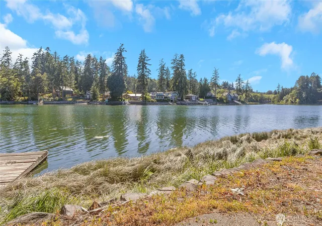 Photo 3 of Single family home for sale at 4320 Shore Dr Nw, Gig Harbor, WA 98335 | MLS# NWM2552651 | Listing updated on 2026-09-29