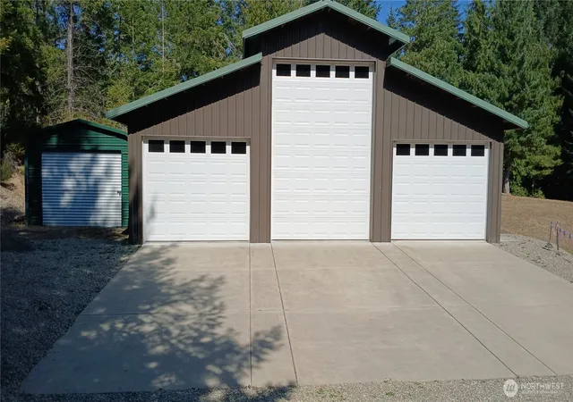 Photo 2 of Single family home for sale at 40 E Seahawks Way, Belfair, WA 98528 | MLS# NWM2552660 | Listing updated on 2026-09-26