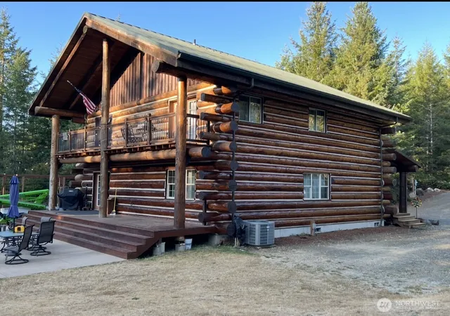 Photo 3 of Single family home for sale at 40 E Seahawks Way, Belfair, WA 98528 | MLS# NWM2552660 | Listing updated on 2026-09-26