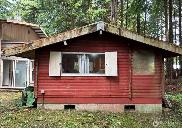 Photo 3 of Sale Pending at 33 Oceanview Dr N, Taholah, WA 98587 | MLS# NWM2552664 | Listing updated on 2026-08-10