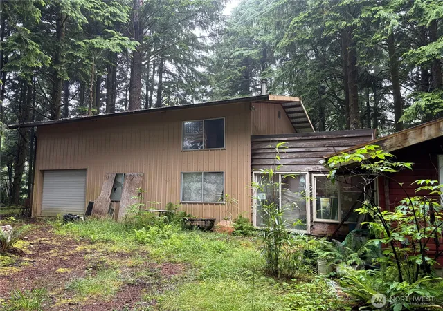 Photo 4 of Sale Pending at 33 Oceanview Dr N, Taholah, WA 98587 | MLS# NWM2552664 | Listing updated on 2026-08-10