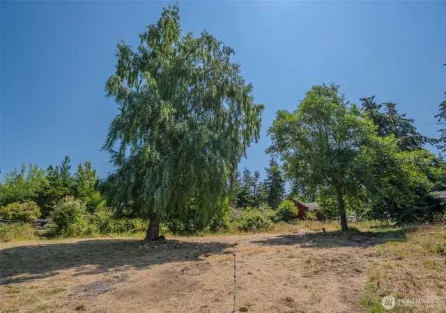 Photo 3 of Sale Pending at 118 Alder St, Eastsound, WA 98245 | MLS# NWM2552672 | Listing updated on 2026-10-02