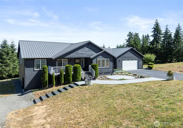Photo 3 of Single family home for sale at 154 Budgett Ln, Chehalis, WA 98532 | MLS# NWM2552691 | Listing updated on 2026-10-02