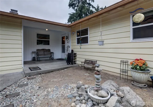 Photo 3 of Single family home for sale at 2346 Sw 339th Street, Federal Way, WA 98023 | MLS# NWM2552703 | Listing updated on 2026-09-24
