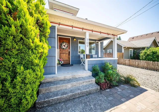 Photo 3 of Single family home for sale at 709 W 4th Plain Blvd, Vancouver, WA 98660 | MLS# NWM2552725 | Listing updated on 2026-09-22