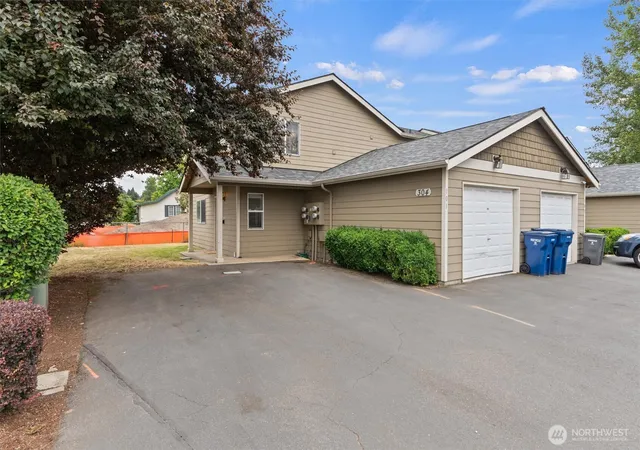 Townhouse for sale at 304 29th Street SE #101, Auburn, WA 98002 | MLS# NWM2552738