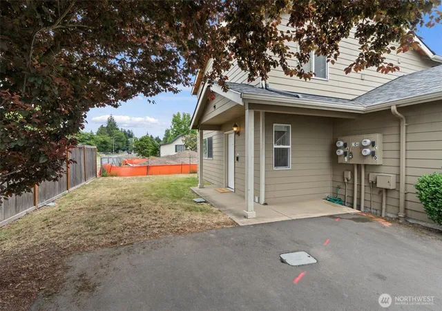 Photo 2 of Townhouse for sale at 304 29th Street Se #101, Auburn, WA 98002 | MLS# NWM2552738 | Listing updated on 2026-10-02