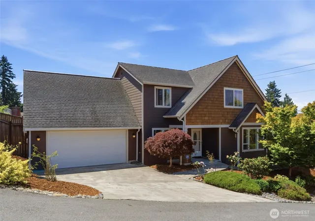 Photo 2 of Single family home for sale at 1601 Ne Sarai Ct, Bremerton, WA 98310 | MLS# NWM2552767 | Listing updated on 2026-09-23
