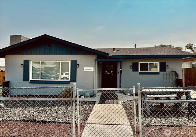 Photo 1 of Single family home for sale at 26 Ginkgo St N, Soap Lake, WA 98851 | MLS# NWM2552785 | Listing updated on 2026-09-22
