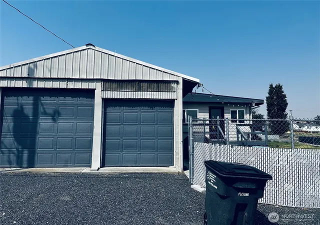Photo 2 of Single family home for sale at 26 Ginkgo St N, Soap Lake, WA 98851 | MLS# NWM2552785 | Listing updated on 2026-09-22