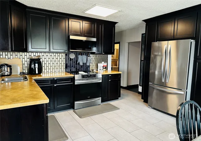 Photo 3 of Single family home for sale at 26 Ginkgo St N, Soap Lake, WA 98851 | MLS# NWM2552785 | Listing updated on 2026-09-22