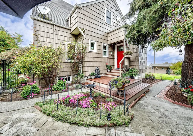 Photo 3 of Single family home for sale at 1221 E 2nd Street, Port Angeles, WA 98362 | MLS# NWM2552794 | Listing updated on 2026-10-02