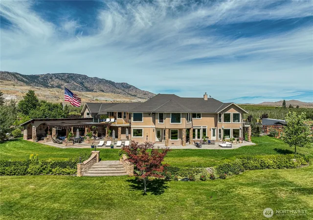 Photo 4 of Single family home for sale at 30 Stennes Point Rd, Pateros, WA 98846 | MLS# NWM2552805 | Listing updated on 2026-09-22