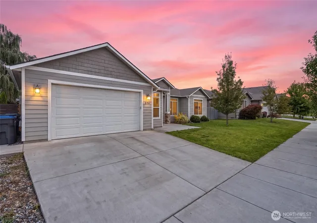 Photo 2 of Single family home for sale at 886 Boulder St, Walla Walla, WA 99362 | MLS# NWM2552815 | Listing updated on 2026-09-22