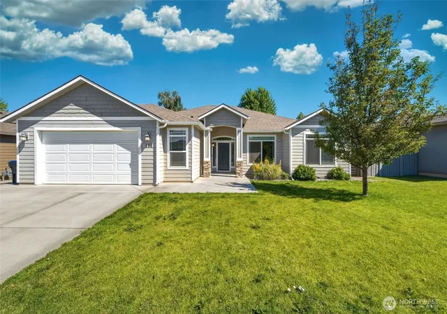 Photo 3 of Single family home for sale at 886 Boulder St, Walla Walla, WA 99362 | MLS# NWM2552815 | Listing updated on 2026-09-22