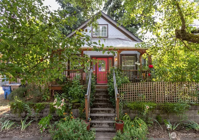 Photo 1 of Single family home for sale at 1901 Grant St, Vancouver, WA 98660 | MLS# NWM2552818 | Listing updated on 2026-09-22