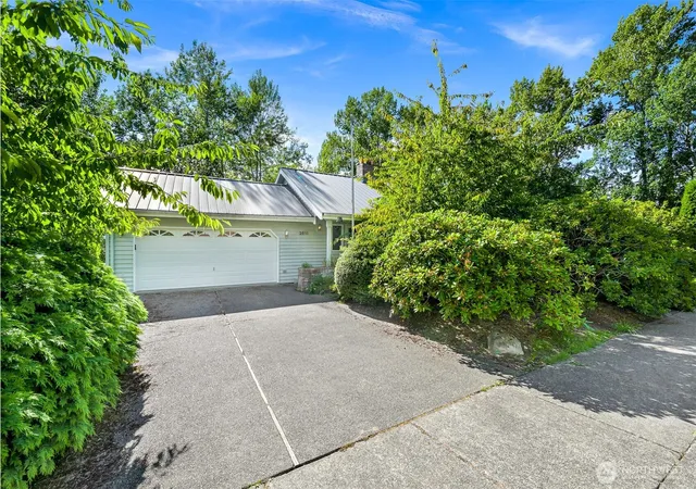 Photo 1 of Single family home for sale at 2815 Niagara St, Bellingham, WA 98226 | MLS# NWM2552861 | Listing updated on 2026-09-28